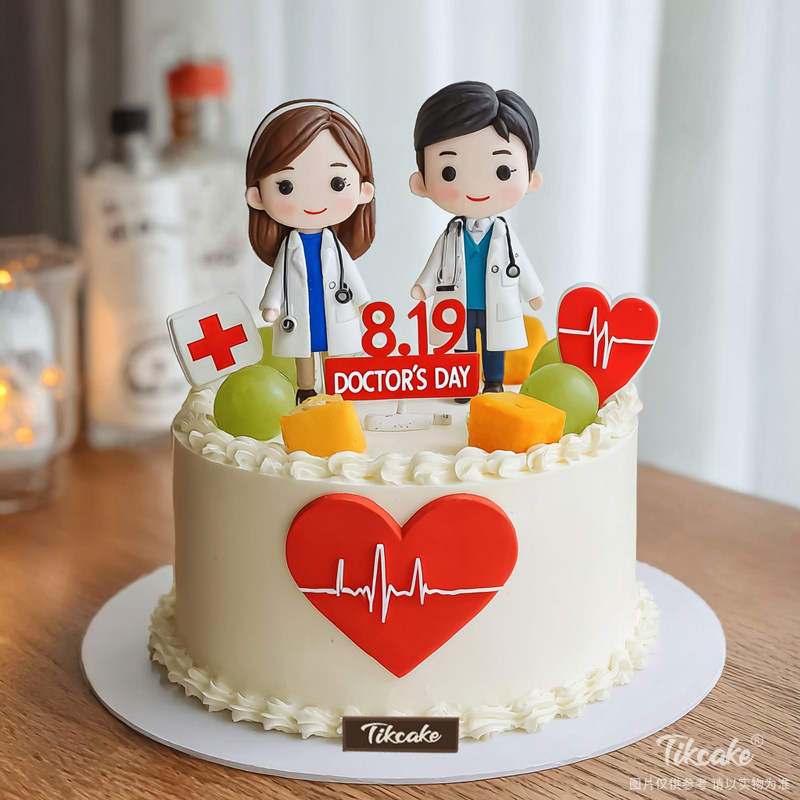 原创医师节主题水果鲜奶蛋糕
