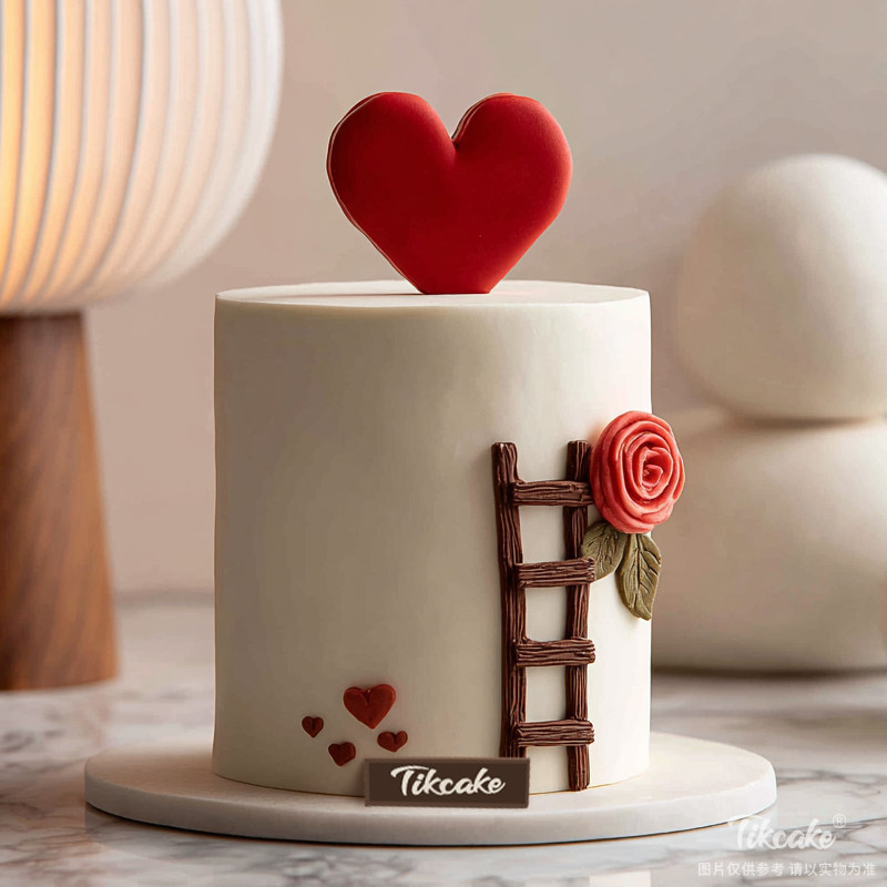 原创爱心主题翻糖鲜奶蛋糕（八）