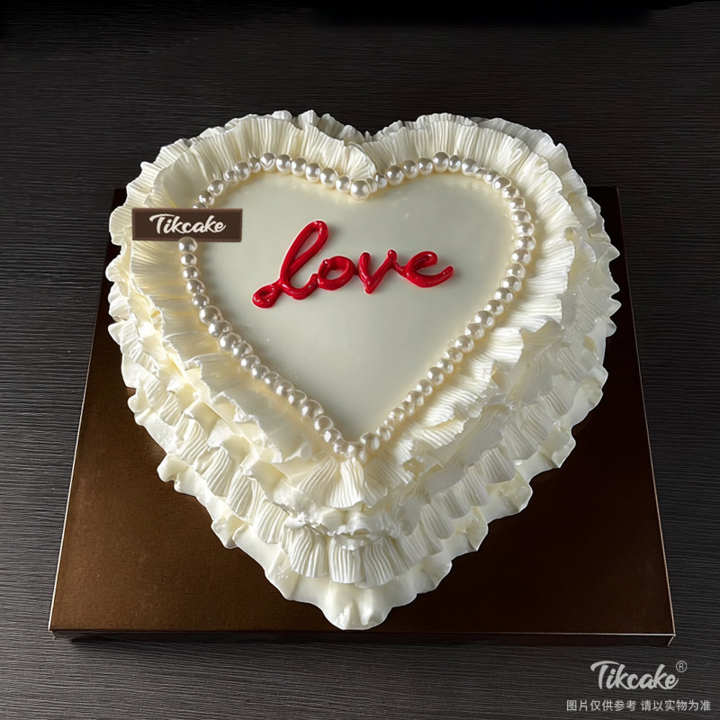 原创优雅爱心主题鲜奶蛋糕
