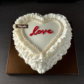 原创优雅爱心主题鲜奶蛋糕