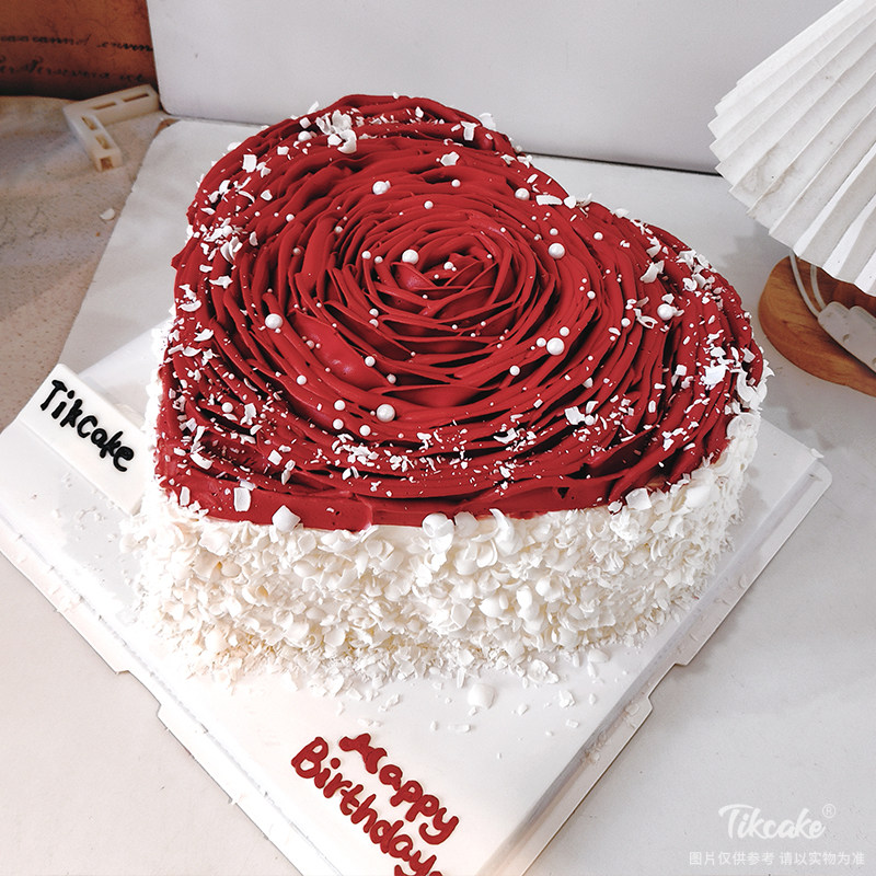 爱心红玫瑰主题鲜奶蛋糕
