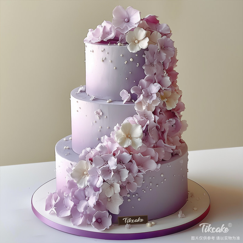 原创三层花朵主题翻糖鲜奶蛋糕