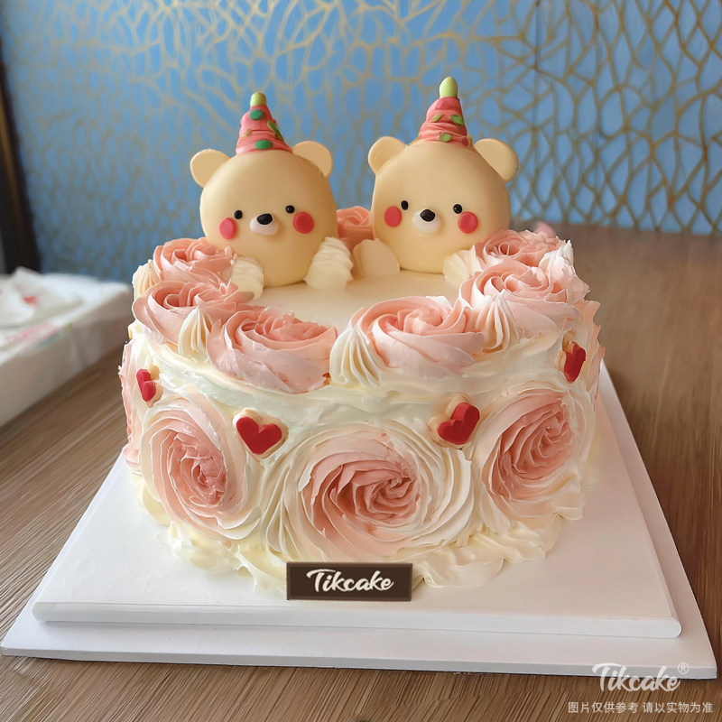 原创可爱小熊主题翻糖鲜奶蛋糕（二）