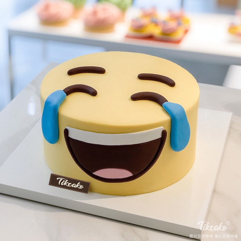 原创“笑哭”主题创意鲜奶蛋糕